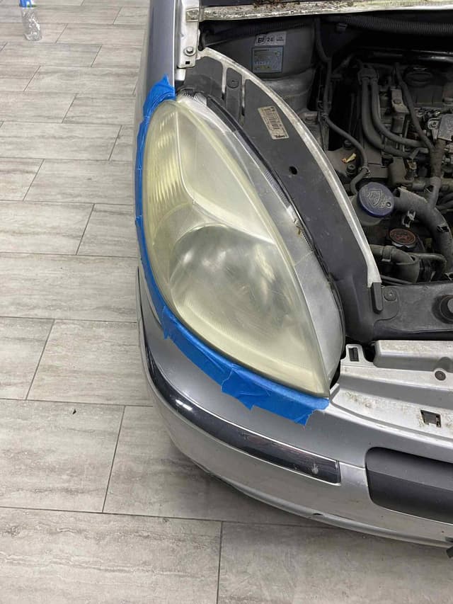 Far înainte de polish - mat, îngălbenit și zgâriat